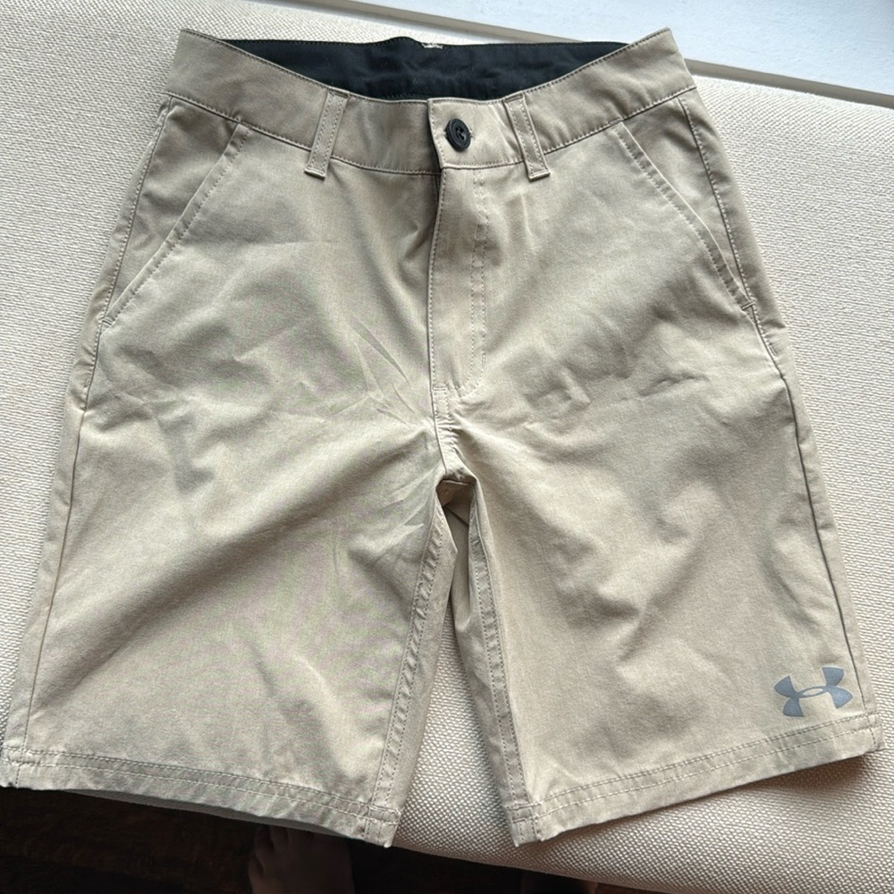 Under Armour sz 8 boys shorts